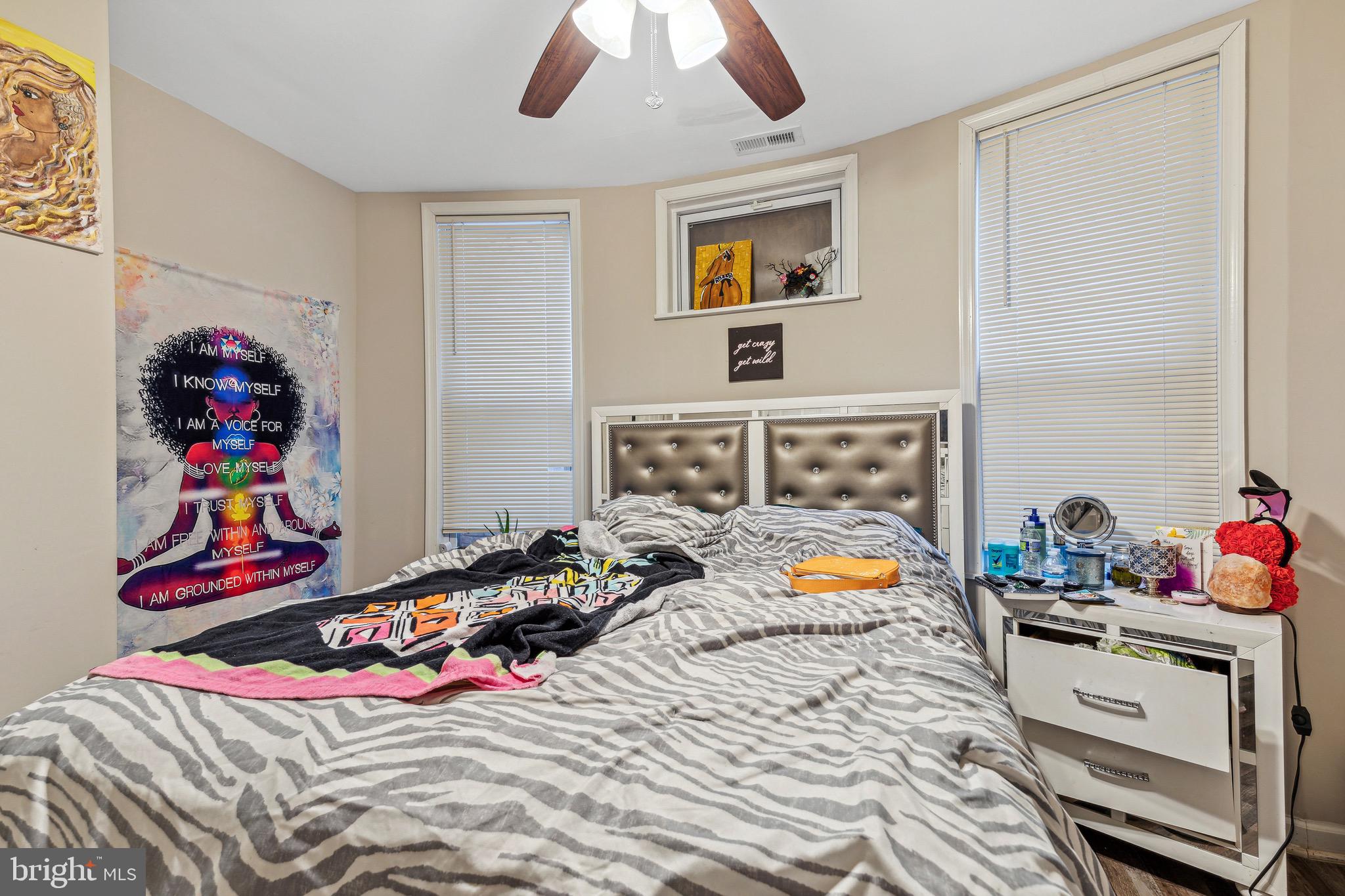4606 York Road Baltimore, MD 21212 - Photo 24 of 33 a bedroom with a bed and cabinets