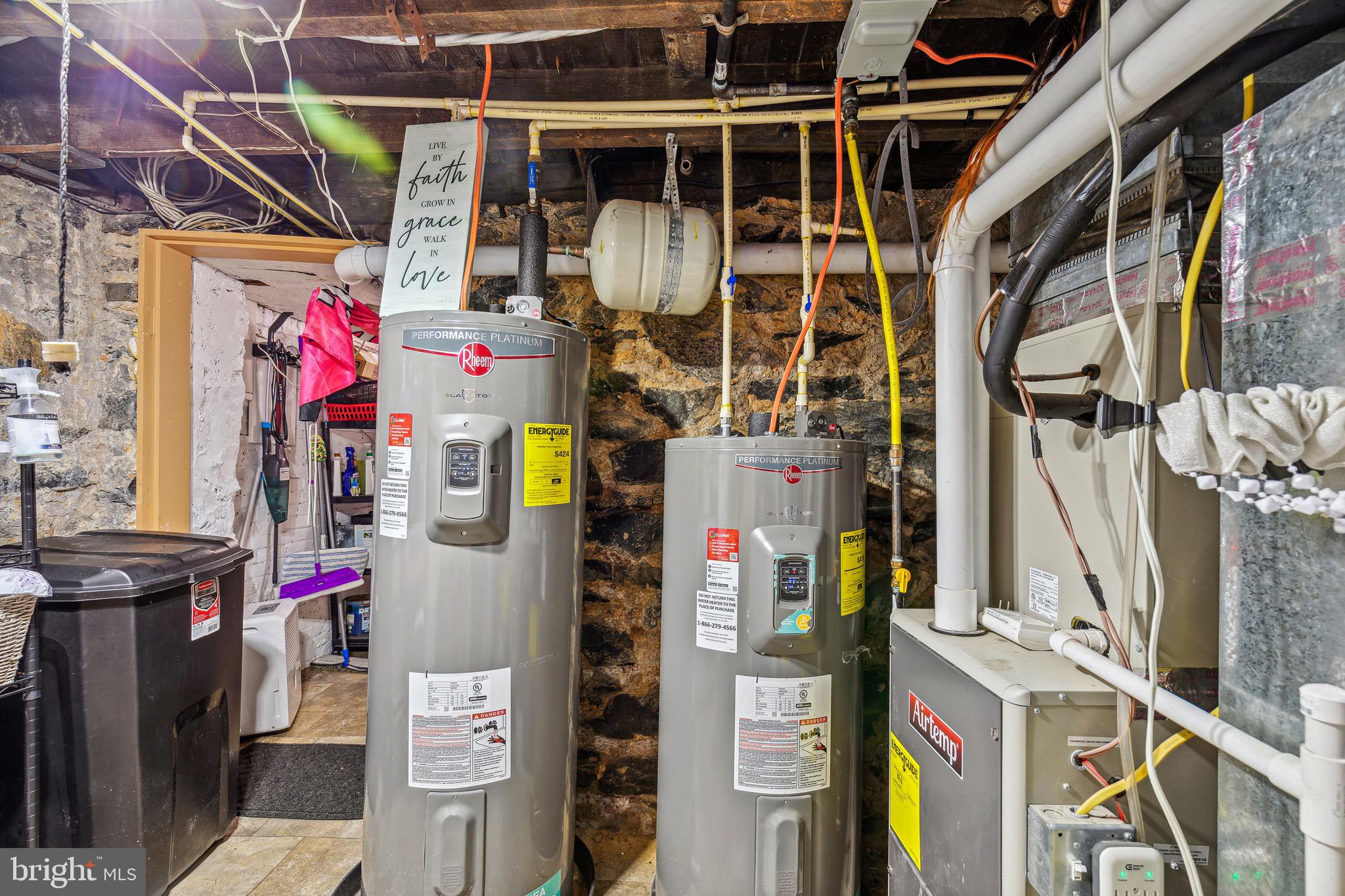 4606 York Road Baltimore, MD 21212 - Photo 31 of 33 a front view of a building with traffic signal lights