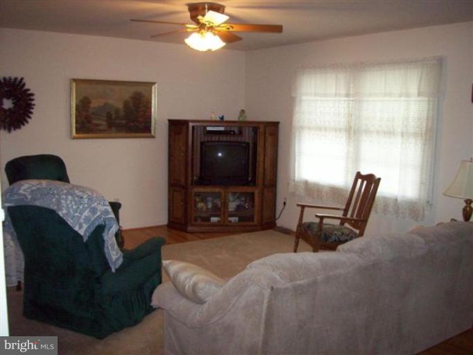 5330 Porterstown Road Keedysville, MD 21756 - Photo 10 of 23 Living Room