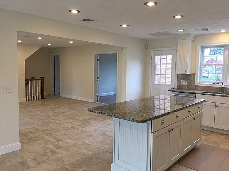 12 Greenwich Road Narragansett, RI 02882 - Photo 5 of 25 Kitchen.