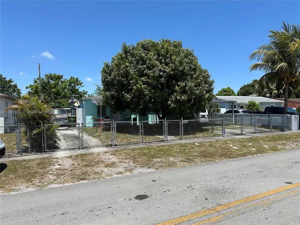 $500,000 | 911 East 39th Place, Hialeah, FL 33013