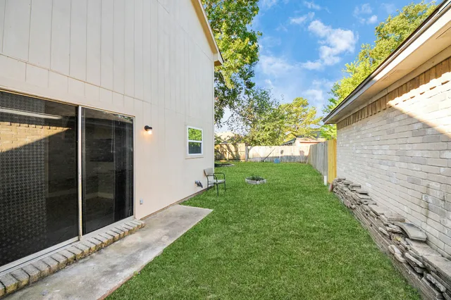 a view of back yard of the house