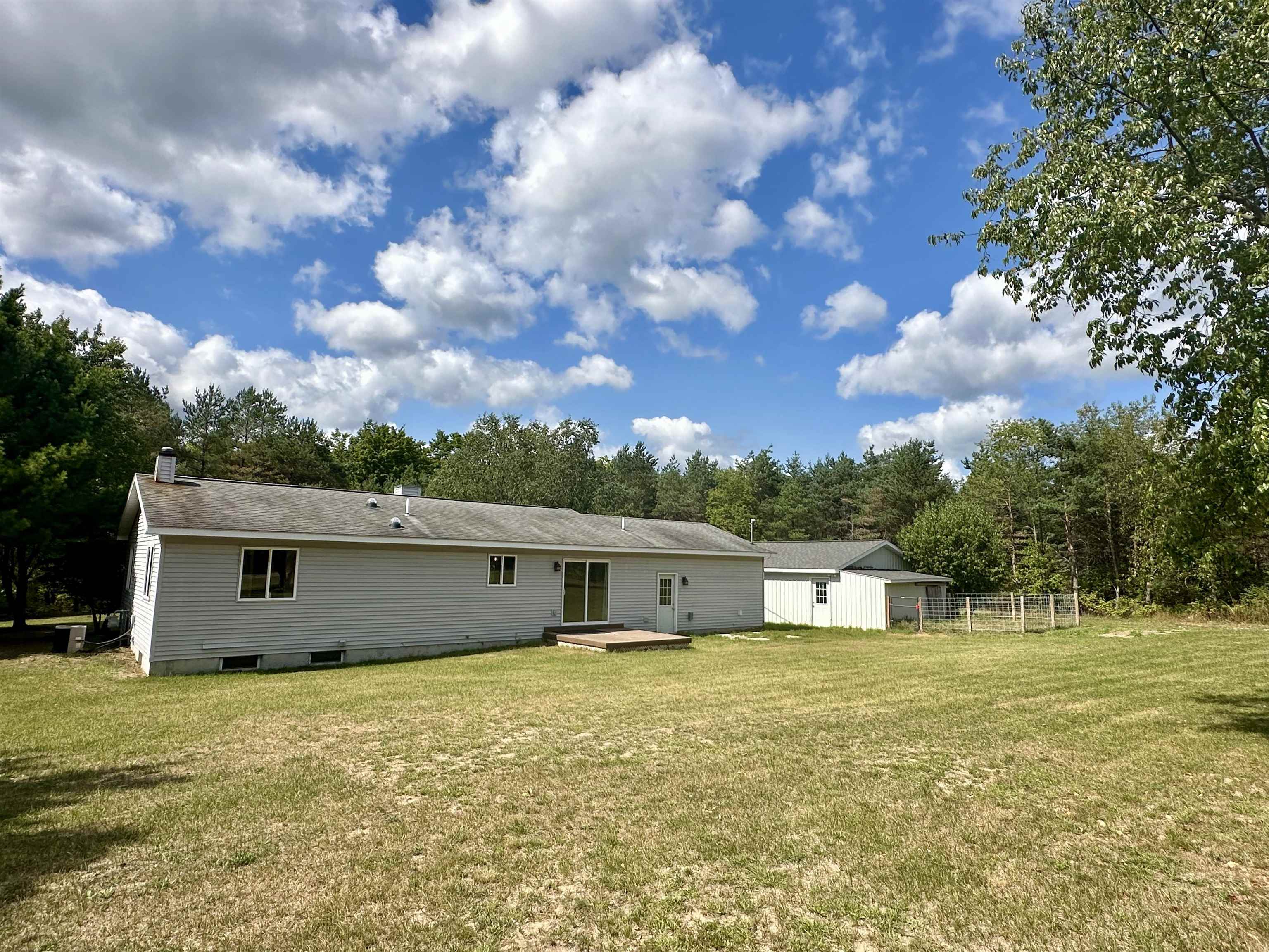 2559 North Hulbert Road Interlochen, MI 49643 - Photo 10 of 61 1926818-4d5da7a3-0277-469f-996b-5c06ba53c04f.JPG