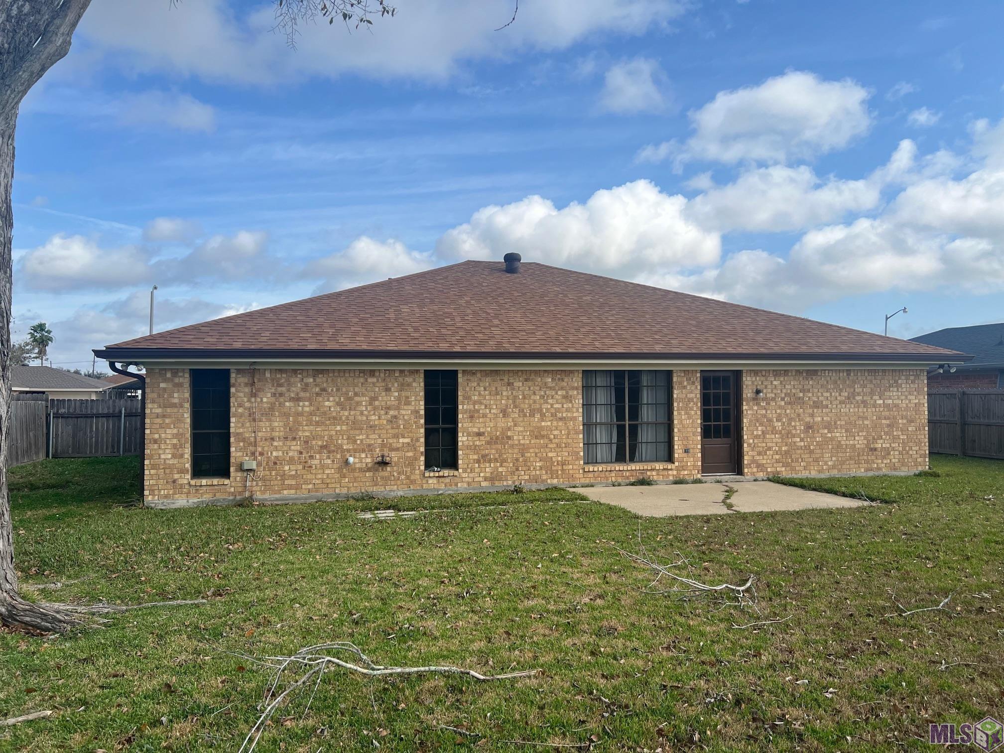 106 Jennifer Circle Houma, LA 70360 - Photo 2 of 18