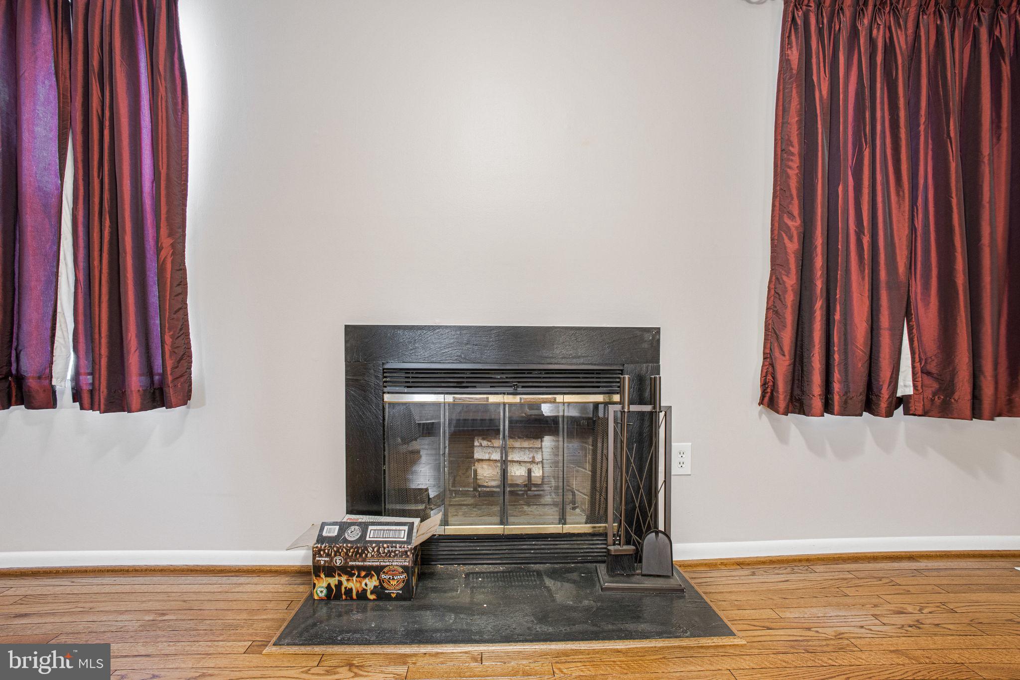 2830 Schoolhouse Circle Silver Spring, MD 20902 - Photo 7 of 58 a living room with furniture and a window