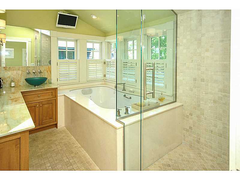 95 Longfellow Road Jamestown, RI 02835 - Photo 22 of 25 Master Bath/Spa.