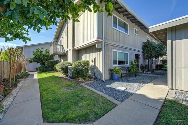 a view of a front of house with a yard