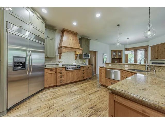 $1,995,000 | 2892 Riverwalk Loop, Eugene, OR 97401