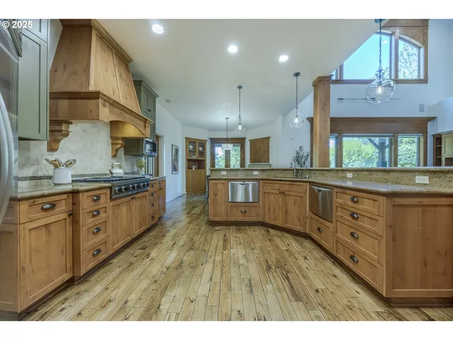$1,995,000 | 2892 Riverwalk Loop, Eugene, OR 97401