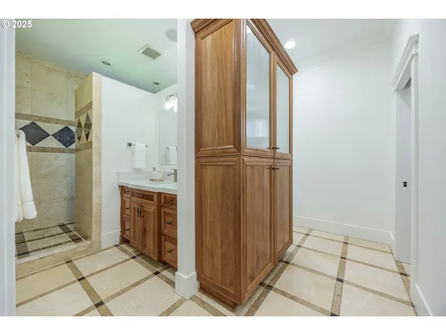 $1,995,000 | 2892 Riverwalk Loop, Eugene, OR 97401