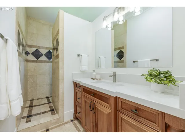 $1,995,000 | 2892 Riverwalk Loop, Eugene, OR 97401