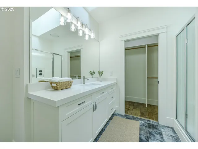 $1,995,000 | 2892 Riverwalk Loop, Eugene, OR 97401