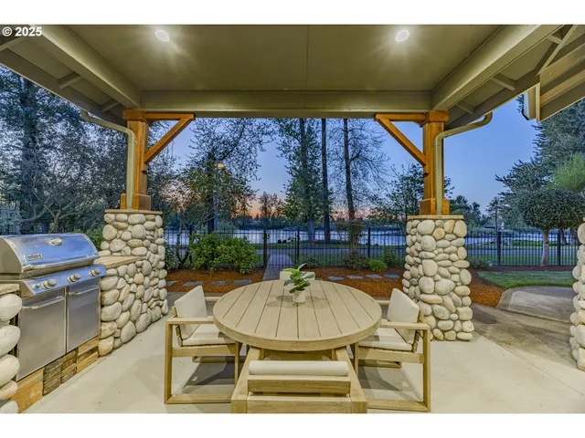 $1,995,000 | 2892 Riverwalk Loop, Eugene, OR 97401