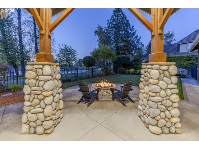 $1,995,000 | 2892 Riverwalk Loop, Eugene, OR 97401