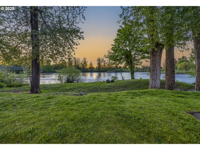 $1,995,000 | 2892 Riverwalk Loop, Eugene, OR 97401