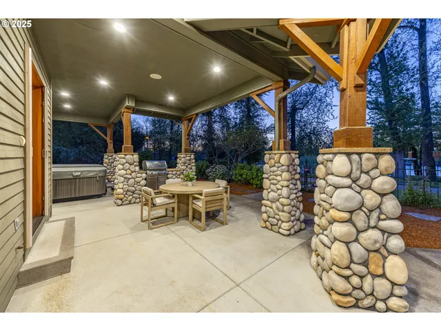 $1,995,000 | 2892 Riverwalk Loop, Eugene, OR 97401