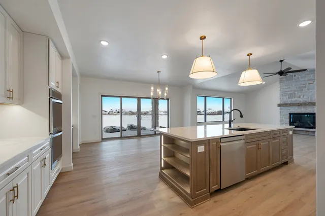 $799,900 | 110 Beckerae Court, Wrightstown, WI 54180