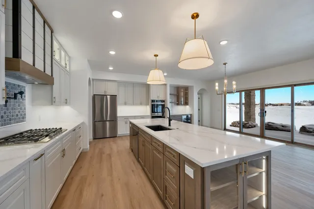 $799,900 | 110 Beckerae Court, Wrightstown, WI 54180