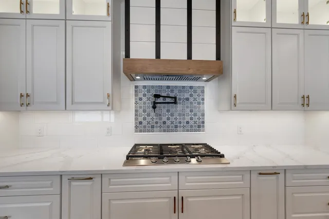 $799,900 | 110 Beckerae Court, Wrightstown, WI 54180