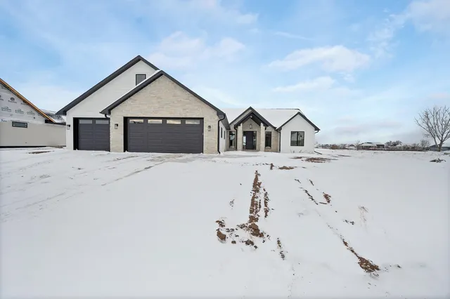 $799,900 | 110 Beckerae Court, Wrightstown, WI 54180