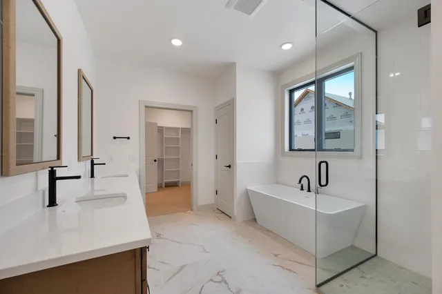 $799,900 | 110 Beckerae Court, Wrightstown, WI 54180