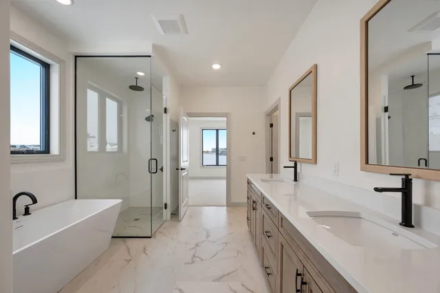 $799,900 | 110 Beckerae Court, Wrightstown, WI 54180