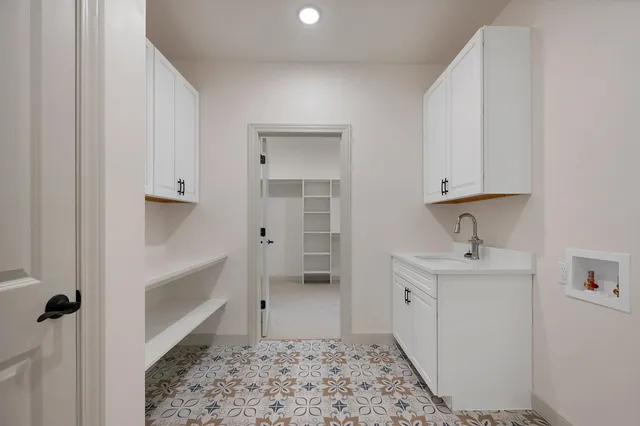 $799,900 | 110 Beckerae Court, Wrightstown, WI 54180