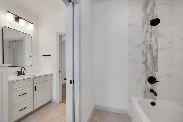 $799,900 | 110 Beckerae Court, Wrightstown, WI 54180