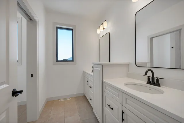 $799,900 | 110 Beckerae Court, Wrightstown, WI 54180