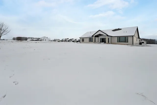 $799,900 | 110 Beckerae Court, Wrightstown, WI 54180