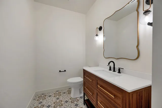 $799,900 | 110 Beckerae Court, Wrightstown, WI 54180