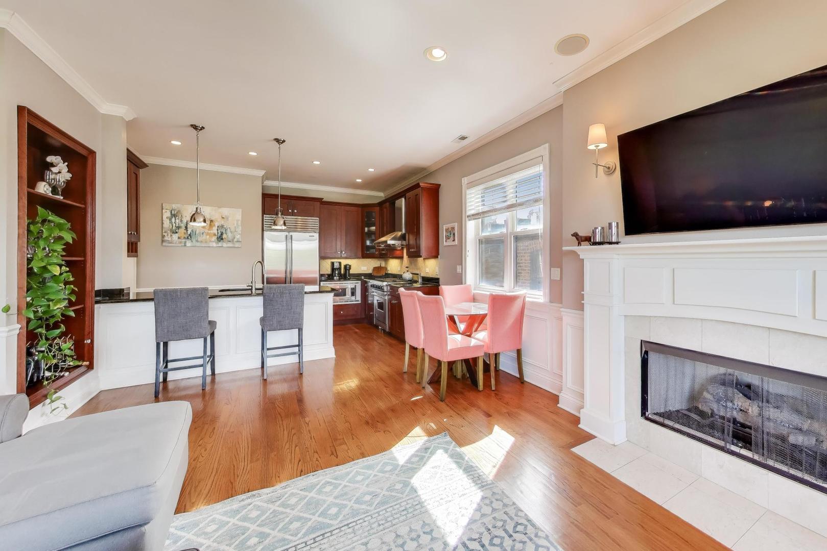 1131 West Grace Street, Unit 3 Chicago, IL 60613 - Photo 5 of 27