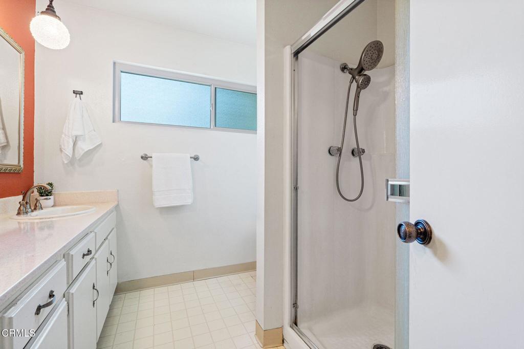 2113 Euclid Avenue Camarillo, CA 93010 - Photo 9 of 30 Primary bath