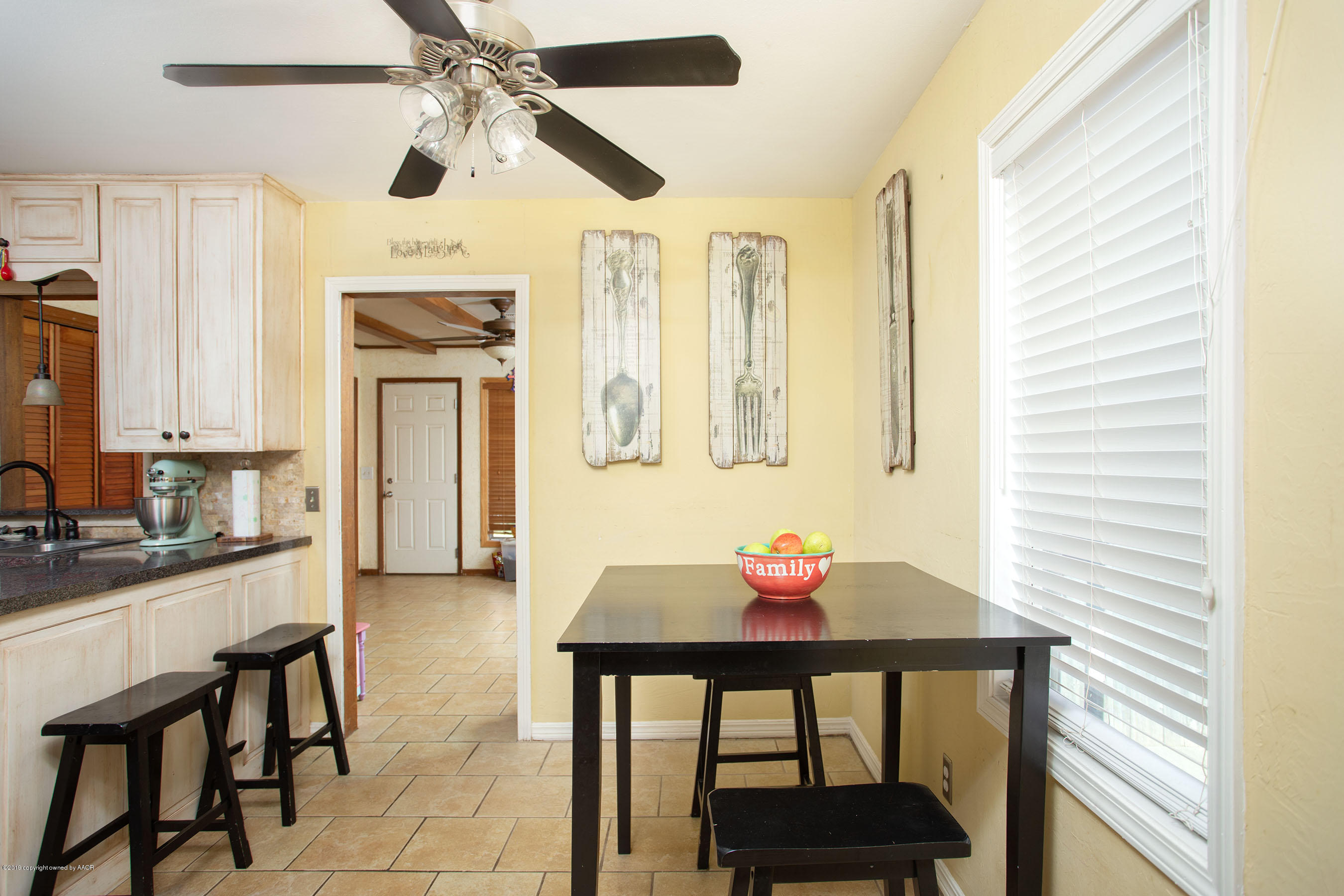 4122 South Travis Street Amarillo, TX 79110 - Photo 5 of 18 a view of a dining room with furniture and chandelier