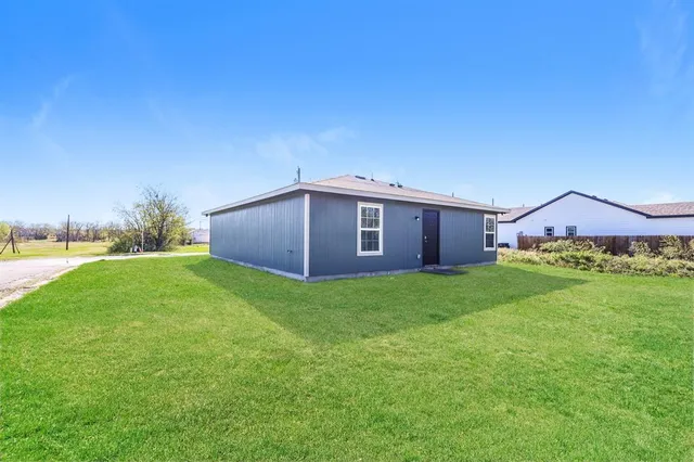 a view of an house with backyard space and garden