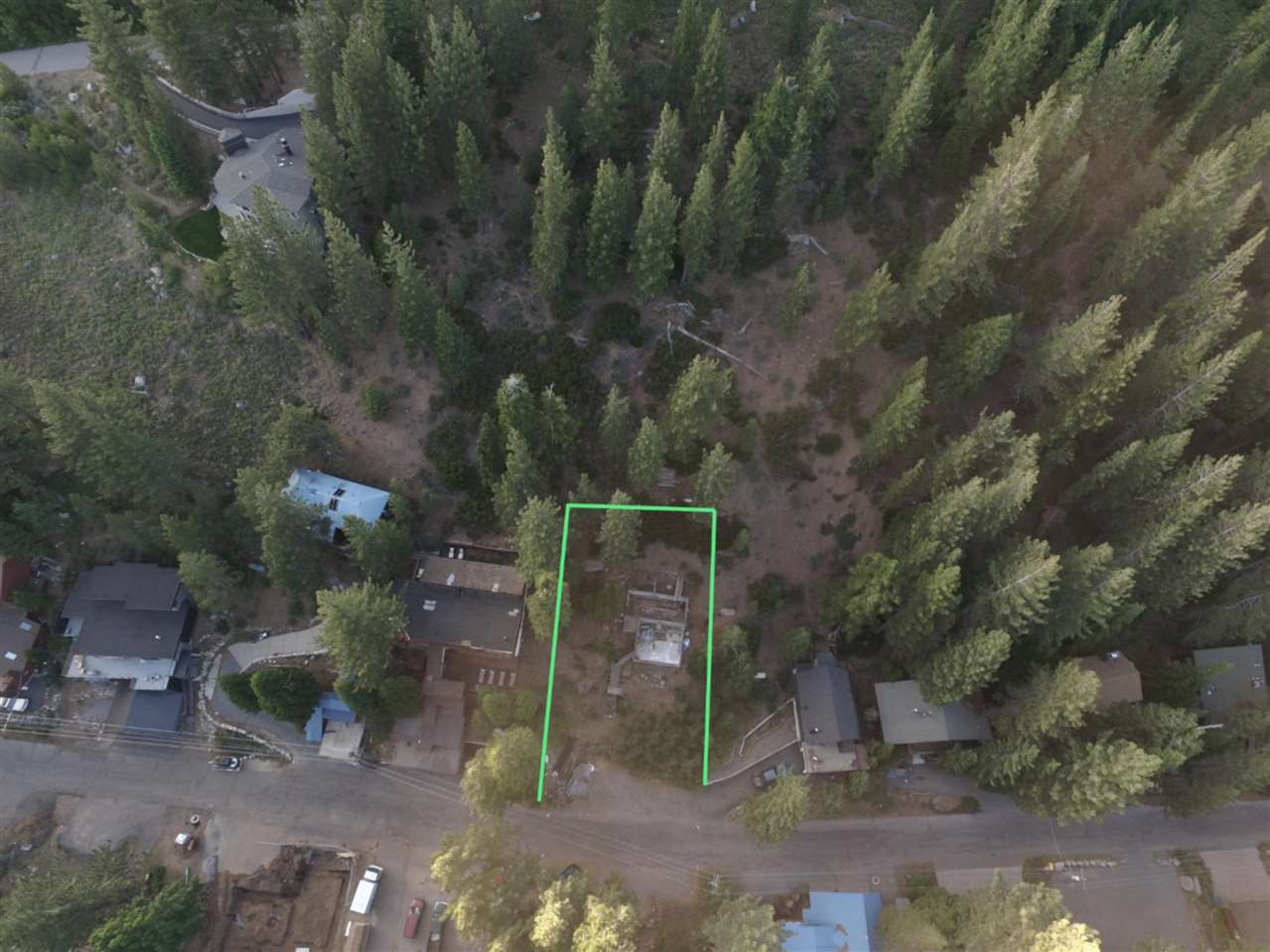1542 Sandy Way Olympic Valley, CA 96146 - Photo 6 of 20 a backyard of a house with lots of green space