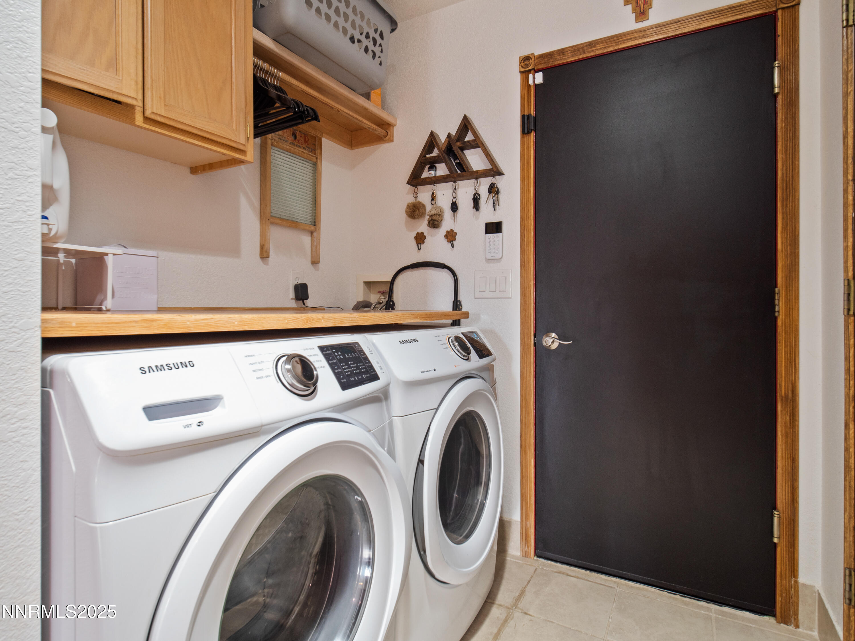 1263 Bronco Circle Minden, NV 89423 - Photo 29 of 33 a utility room with dryer and washer