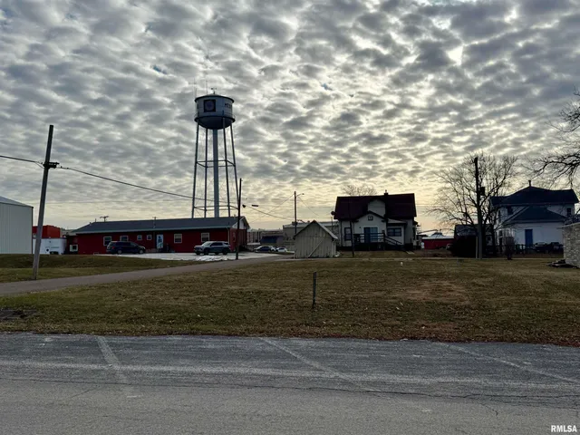 $22,500 | 108 West Washington Street, Mount Sterling, IL 62353