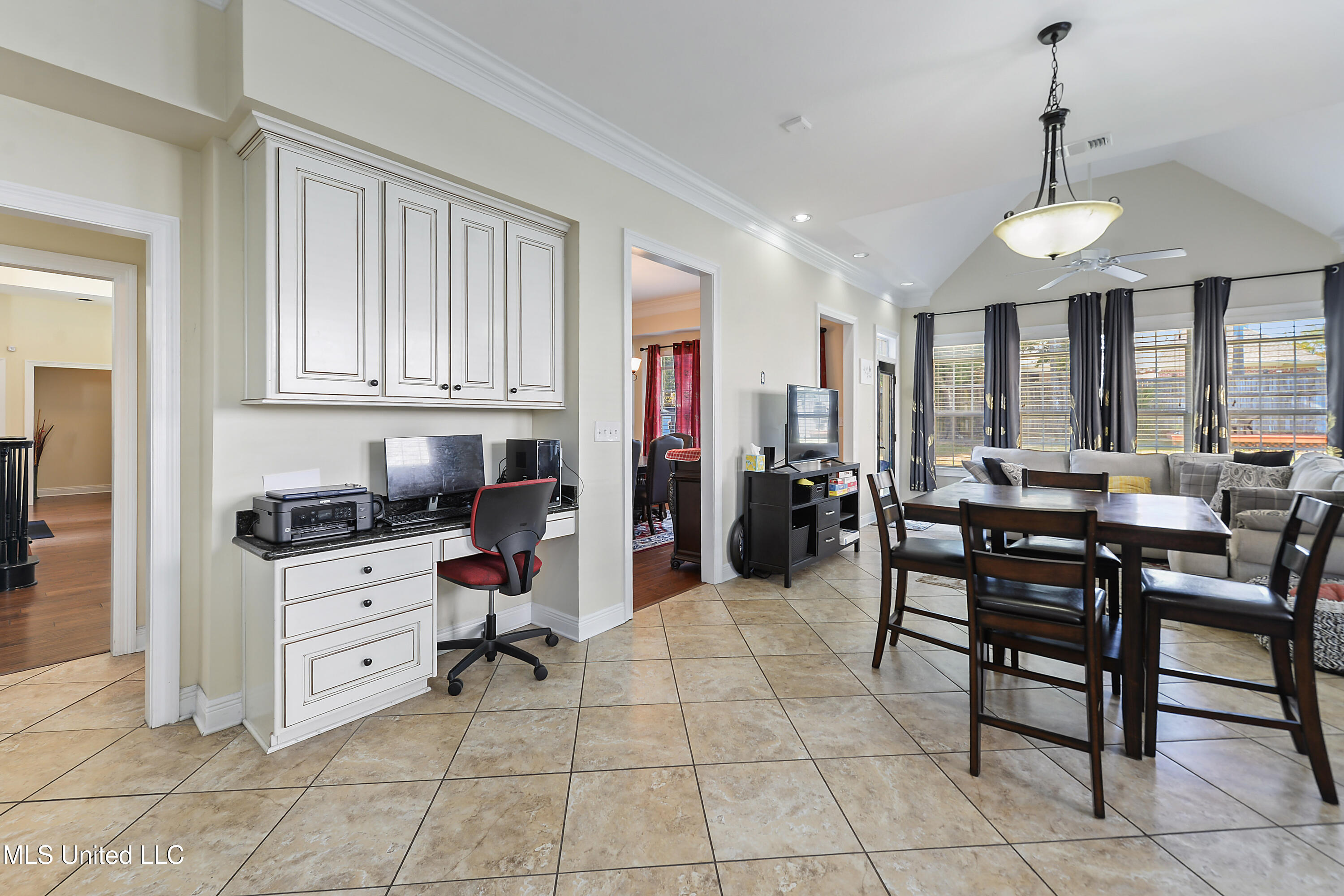 2013 Pointe Clear Drive Biloxi, MS 39531 - Photo 14 of 39 014