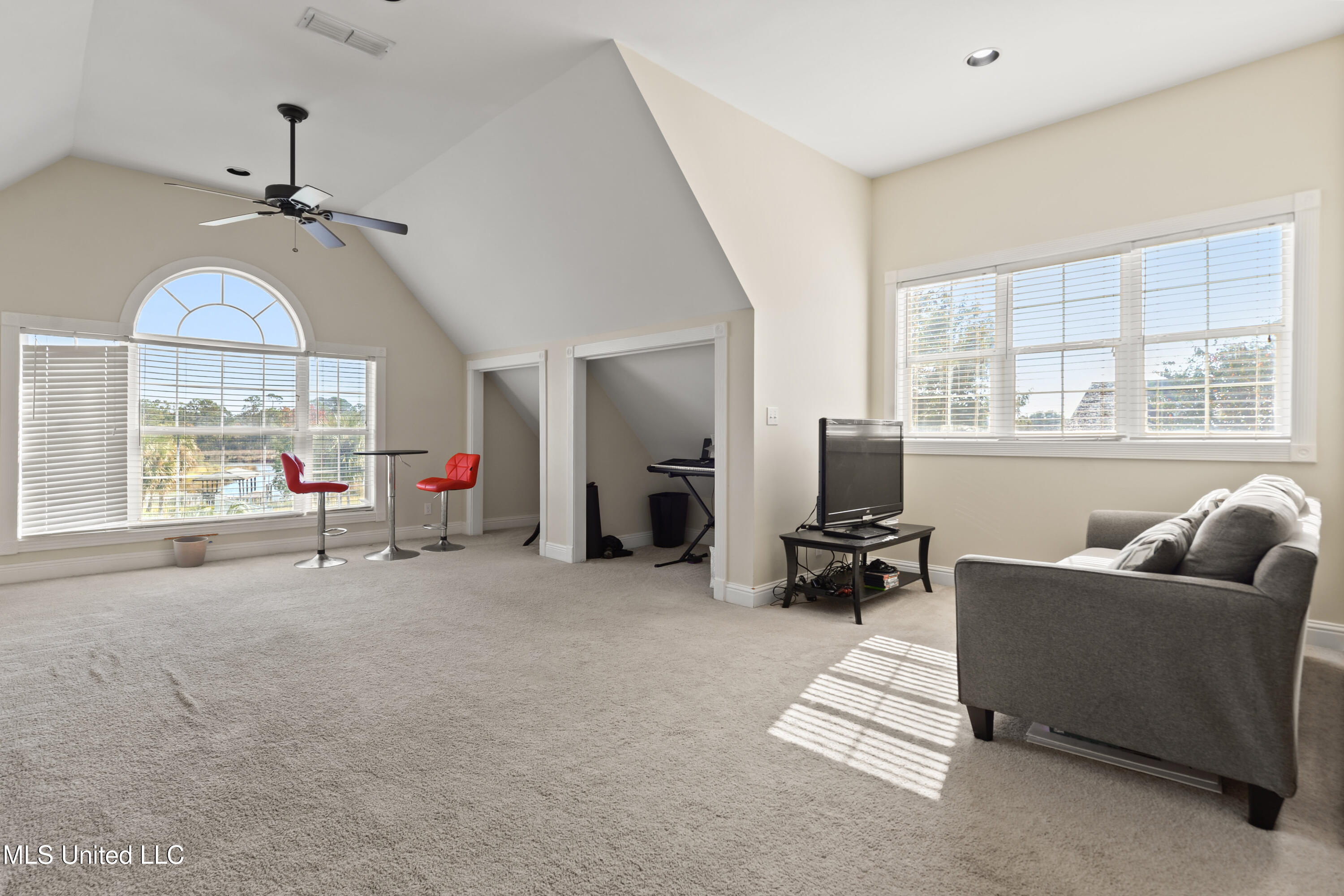 2013 Pointe Clear Drive Biloxi, MS 39531 - Photo 32 of 39 032