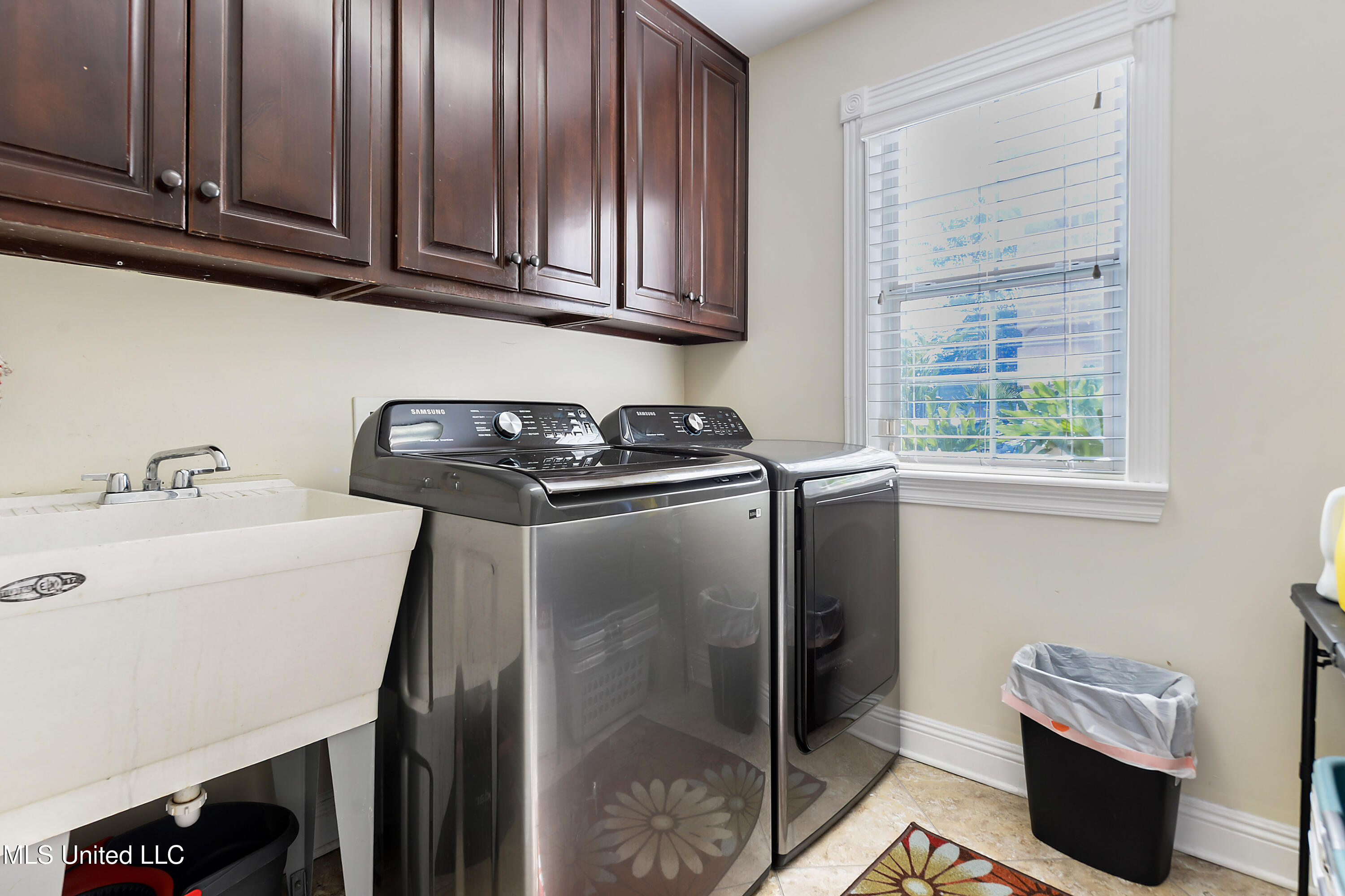 2013 Pointe Clear Drive Biloxi, MS 39531 - Photo 35 of 39 035