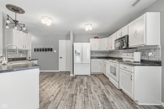 $284,900 | 2258 Bridlewood Drive, Franklin, IN 46131