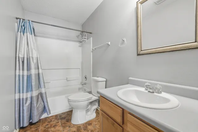 $284,900 | 2258 Bridlewood Drive, Franklin, IN 46131