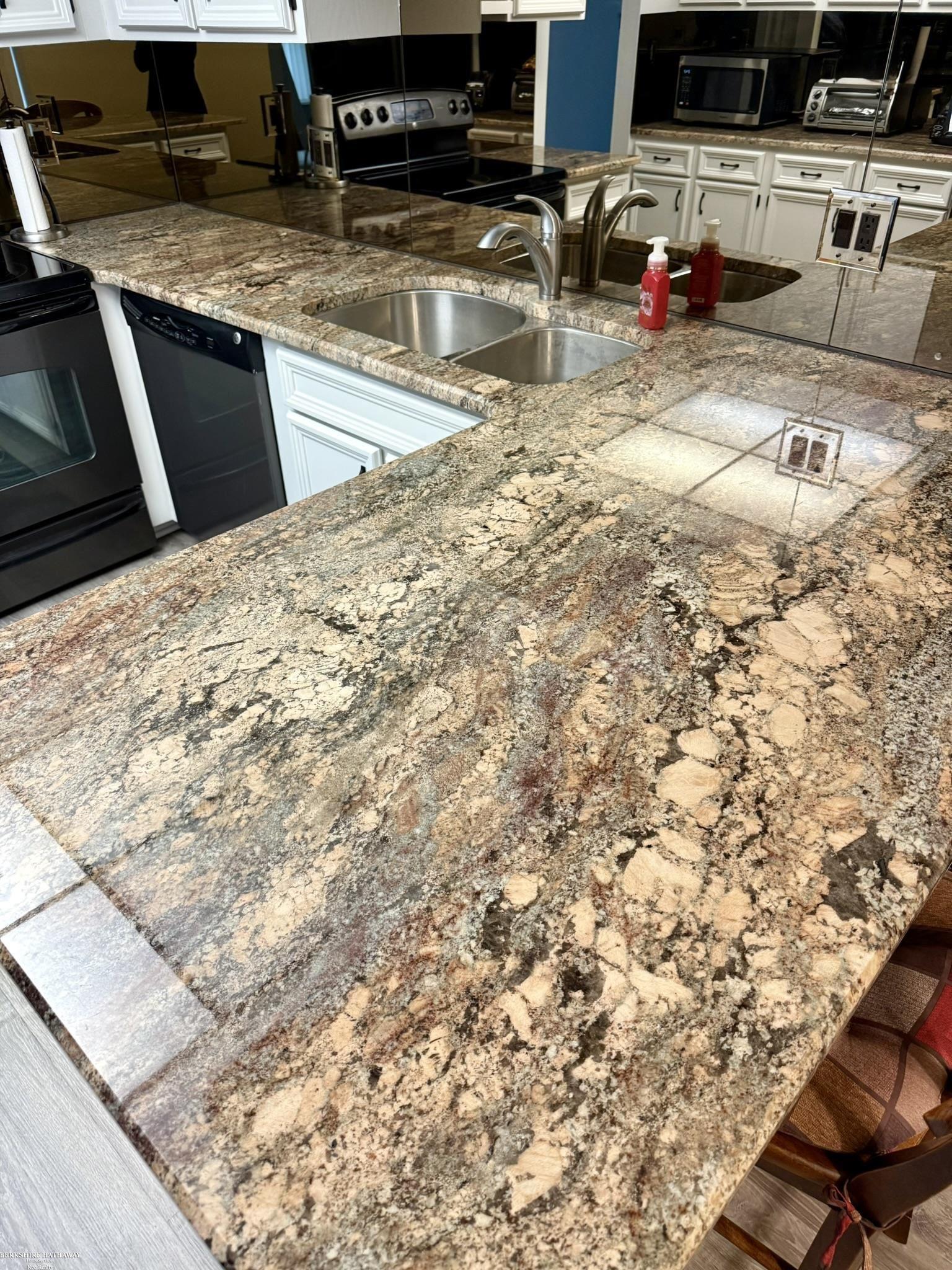 11904 East 14 Mile Road Warren, MI 48093 - Photo 17 of 46 Granite Counters