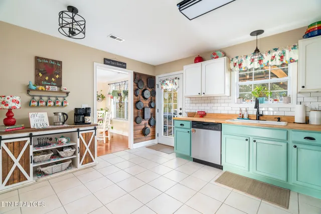 $384,900 | 5301 Mattice Lane, Corryton, TN 37721