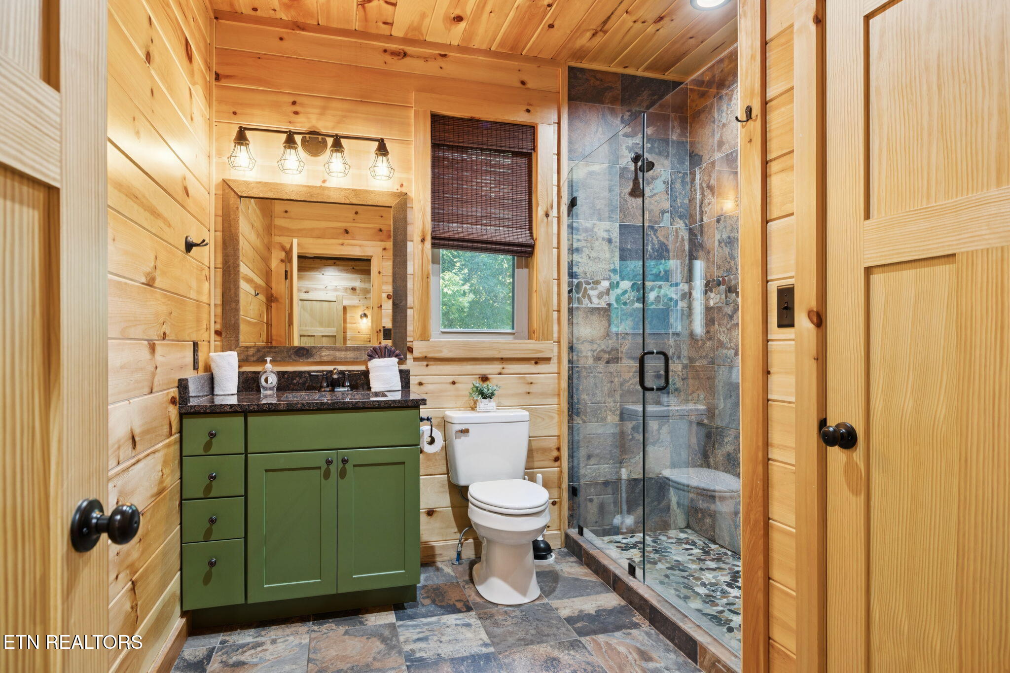 3119 Lexy Lane Sevierville, TN 37862 - Photo 41 of 59 Master Bath