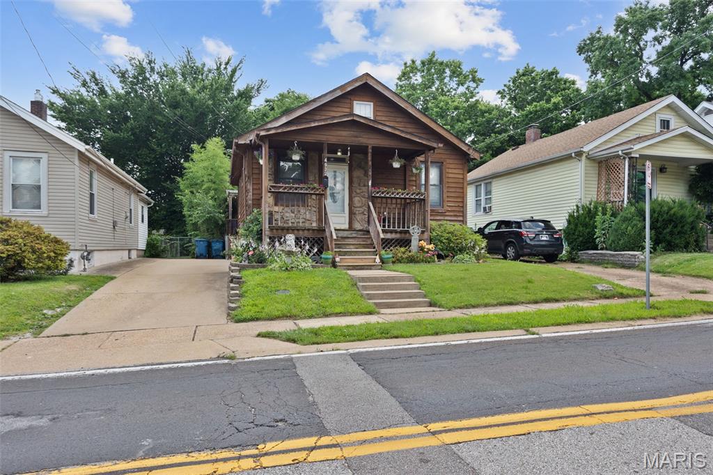 4932 Heege Road St. Louis, MO 63123 - Photo 2 of 37 Gallery Image 2