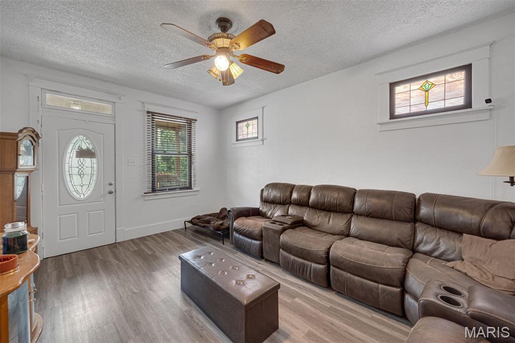 4932 Heege Road St. Louis, MO 63123 - Photo 4 of 37 Gallery Image 4