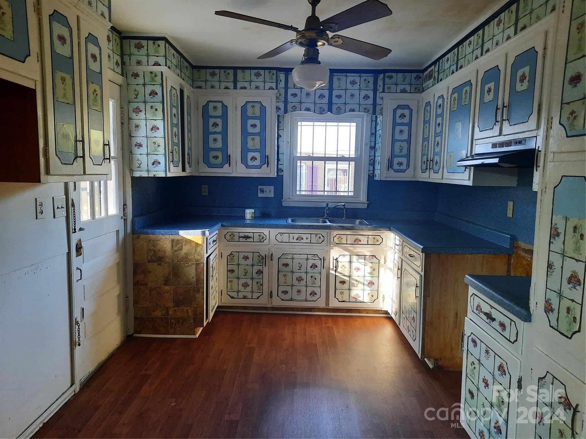 1108 Log Cabin Road Charlotte, NC 28213 - Photo 6 of 24 Gallery Image 6