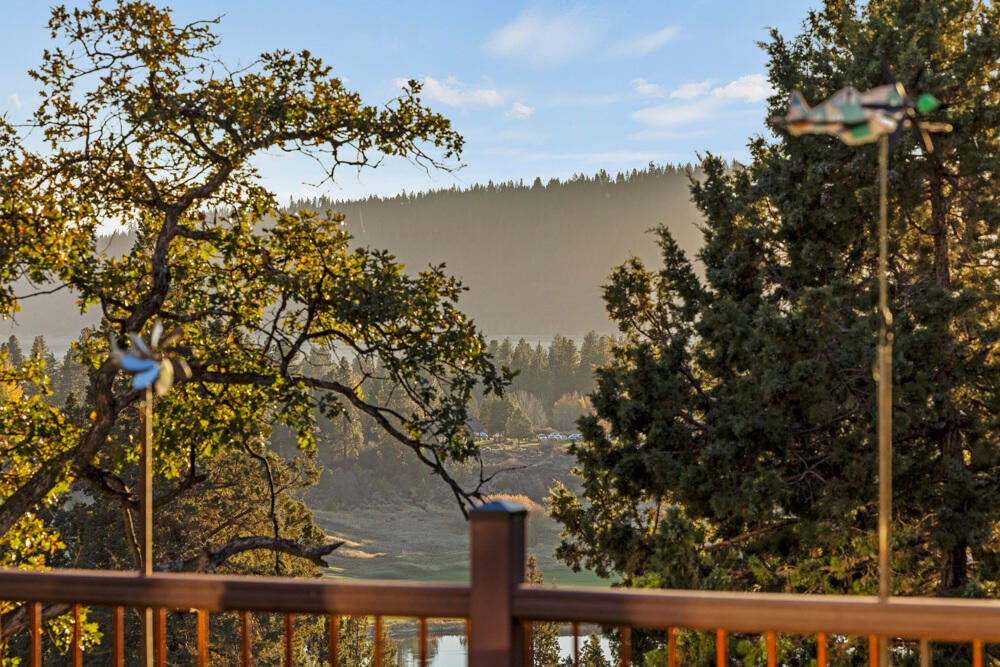 6012 Cooper's Hawk Road Klamath Falls, OR 97601 - Photo 44 of 58 Deck View